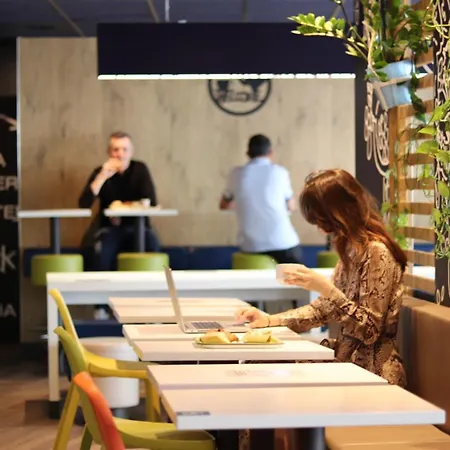 Ibis Budget La 19ème Hotel 2*